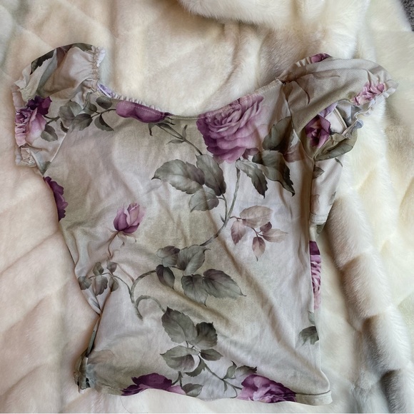 Peace on earth stretchy printed mesh top size m - Picture 2 of 4